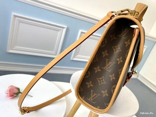 LOUIS VUITTON IVY 0520